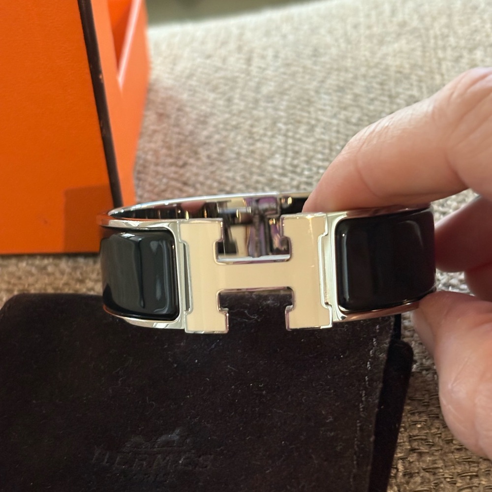 Hermès Black and Silver H Clic Clac Bracelet - Picture 3 of 6